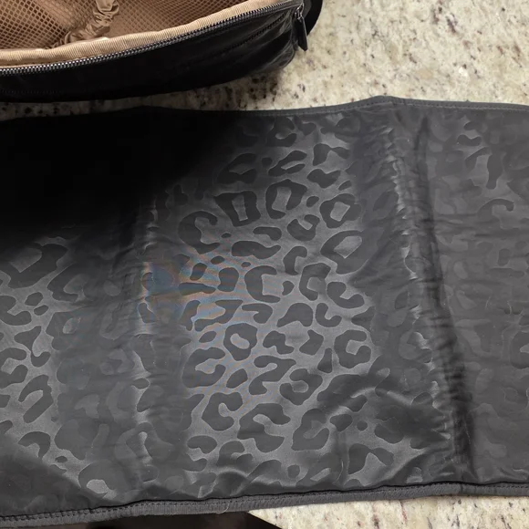 Ju-Ju-Be Black Leopard Baby Bag - Picture 5 of 6